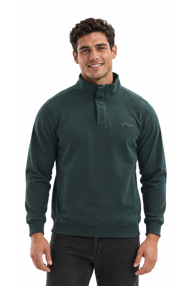 Turtleneck sweatshirt