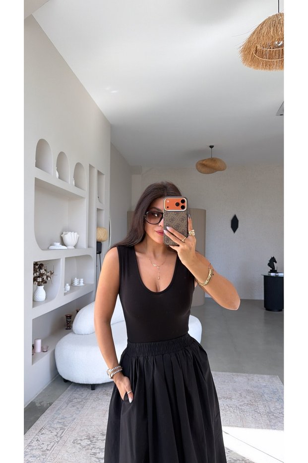 Black Cotton Zr Model Thick Strap Bodysuit with Snap Fasteners at the Bottom