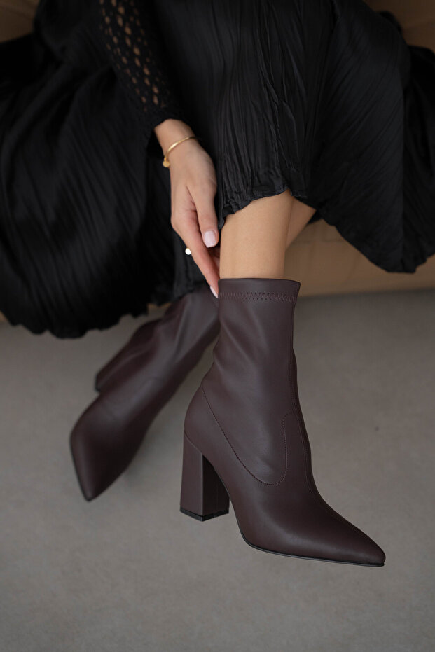 Jarell Thick Heel Pointed Toe Women's Boots - Brown