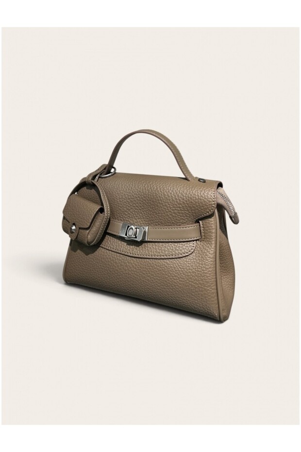 B38041 Shoulder Bag