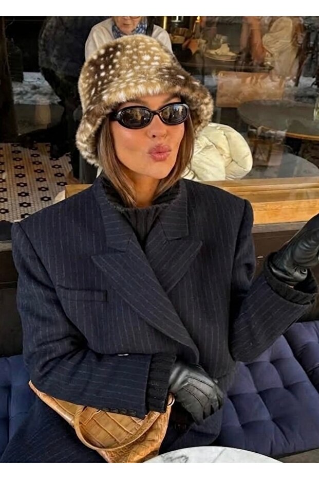 Feather-Patterned Hat