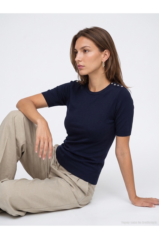 Basic Crew Neck Buttoned Sweater
