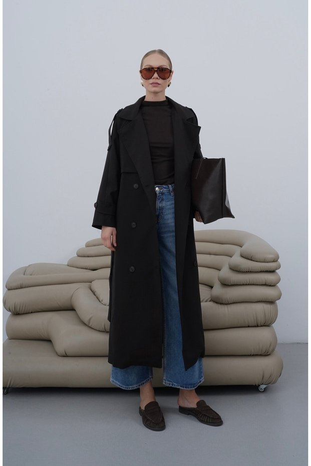 Women's Oversized Double-Breasted Collar Long Trench Coat with Sleeve Epaulettes and Lining Detail