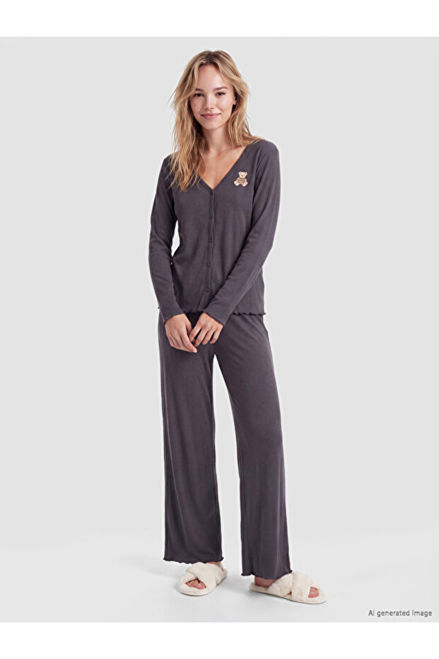 Esvab • Modern & Distinctive V Planting Embroidered Women's Pajama Set