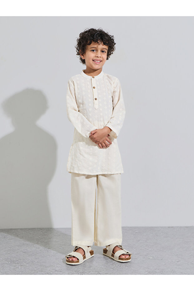 Boys Embroidered Kurta and Solid Pants Set