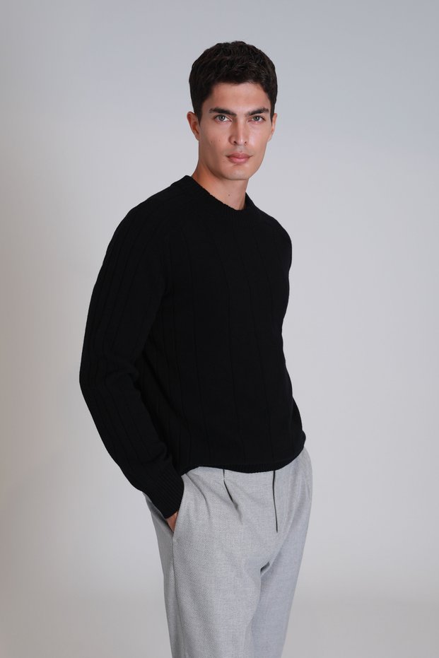 Light Men's Sweater Black