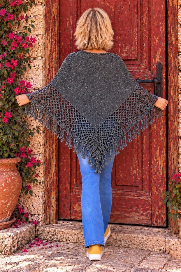 Yadicrochetorgu Hand knitted shawl