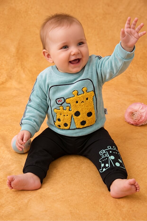 Rocha Baby Red Giraffe Boucle Embroidered 2-Piece Set - "Hi" Patterned Cotton Sweatshirt and Pants