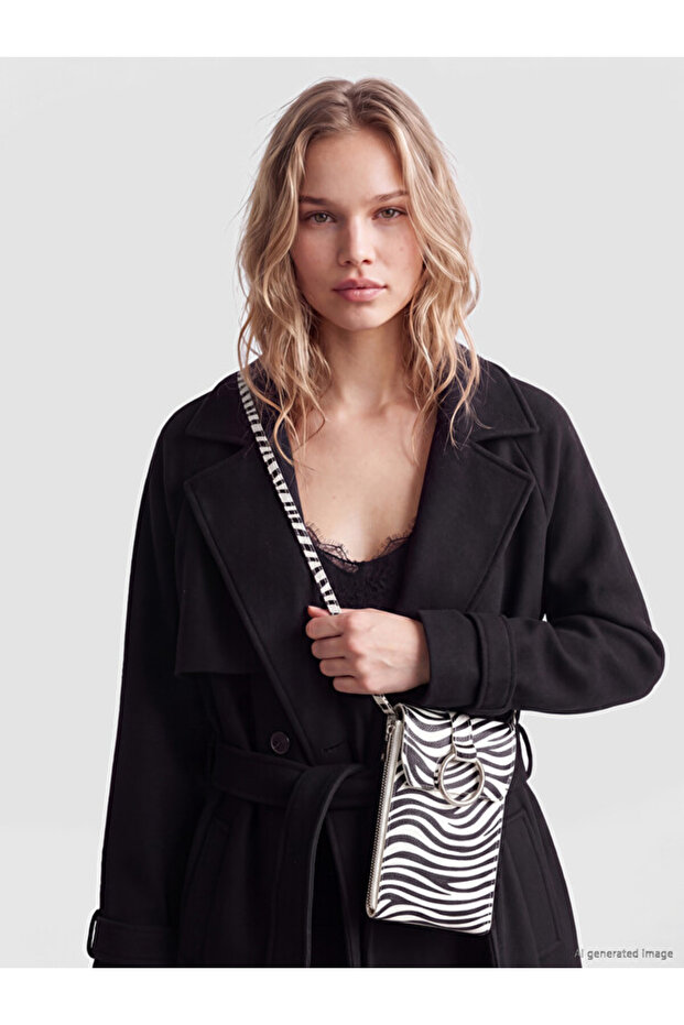 Esvab • Modern & Distinctive Zebra Embroidered Women's Shoulder Bag