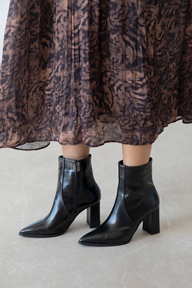 Frida Women's Heeled Wrinkled Leather Boots Black