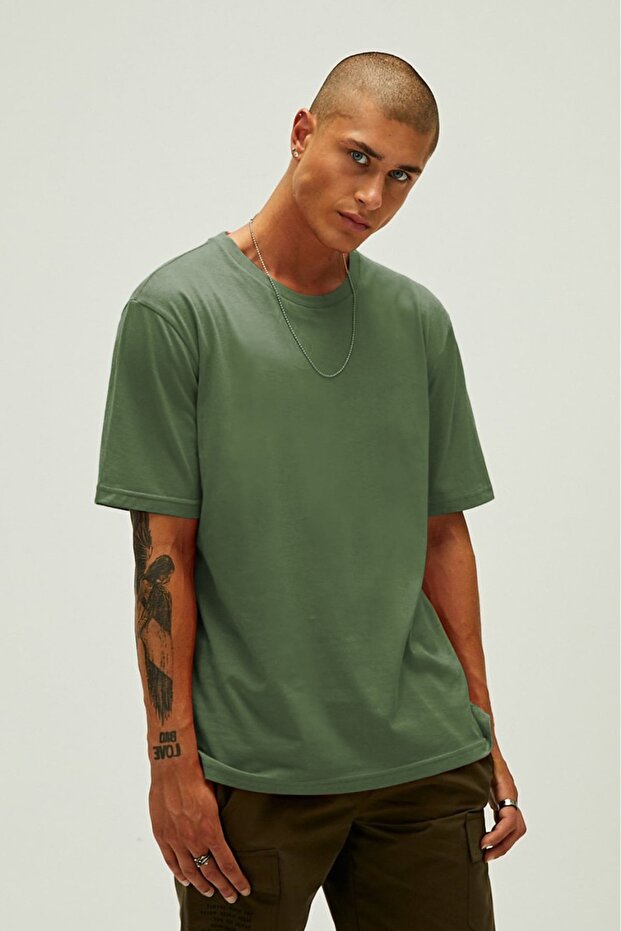 Routine white basic men's t-shirt