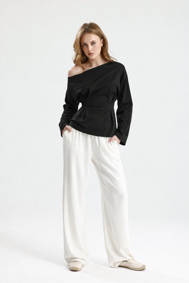 Black boat neck pleated waist long sleeve t-shirt
