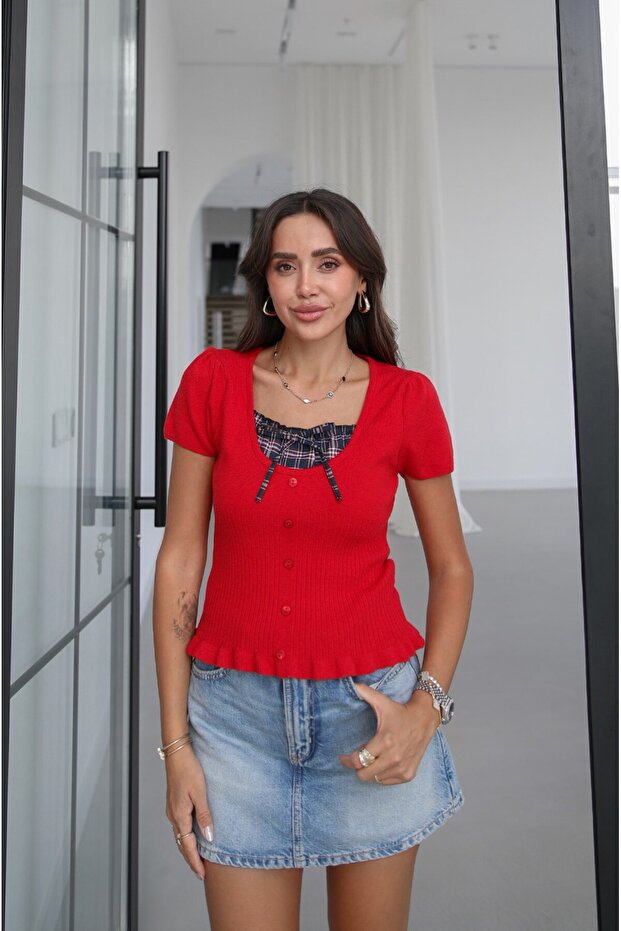Red Plaid Collar Detailed Knitwear