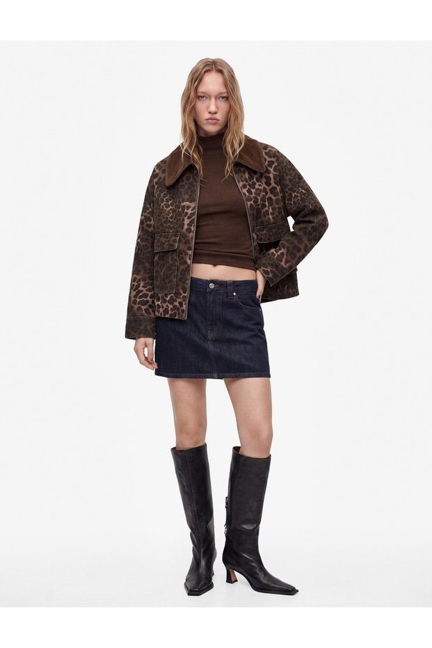 Comfortable Fit, Pockets, Zipper, Long Sleeves, Collar Detail, Denim Leopard Jacket