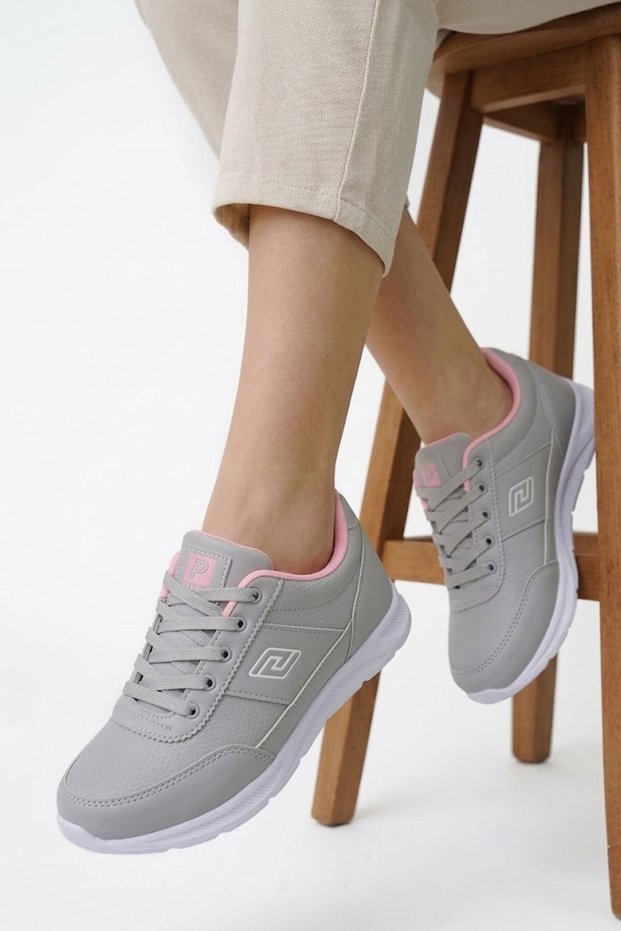 Women's Winter Seasonal Skin Comfortable Orthopedic Sole Daily Flexible Women's Sneaker Sports Shoes