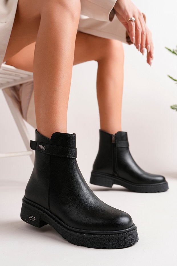 Women's Black Leather Thermo Rubber Sole Buckle Boots