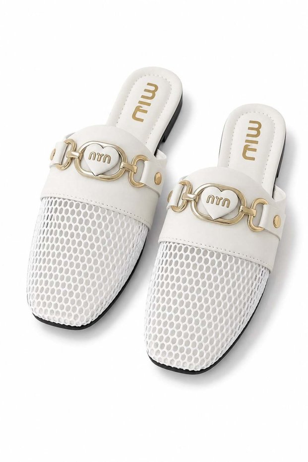 White Mesh Textured Practical Design Comfortable Form Metal Buckle Detailed Daily Slippers
