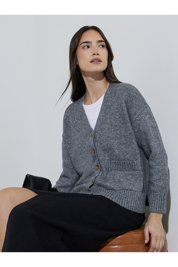 Grey Pocket Details V-Neck Regular Fit Cardigan