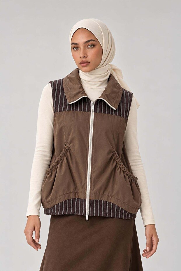 Drawstring pocket zippered vest dark brown