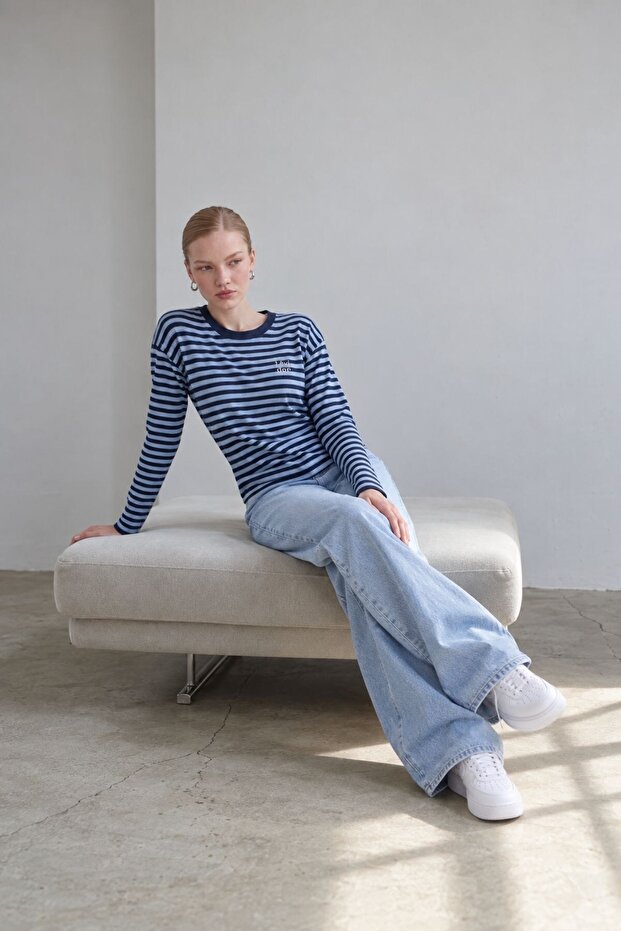 Striped sweatshirt light blue