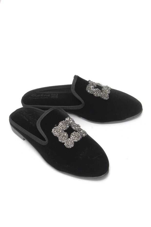 Black, Lightweight and Flexible, with a Practical Design and Accessory Details, Suitable for Daily Use.