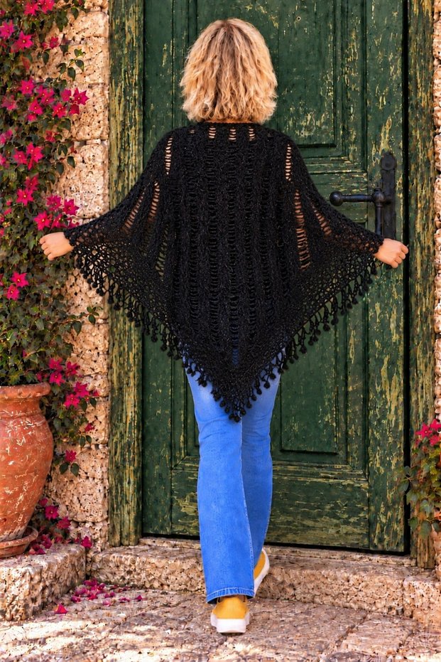 Yadicrochetorgu Hand knitted shawl