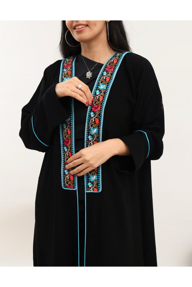 عباية كريب سوداء - تطريز أزرق - 60