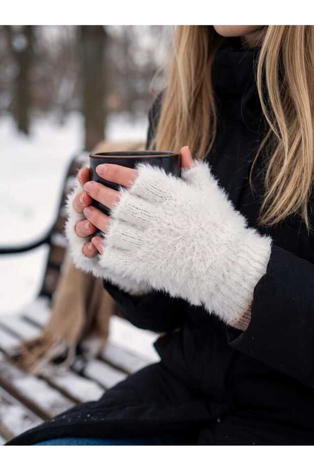 Women's Knitwear Cut-Out Gloves with Covers