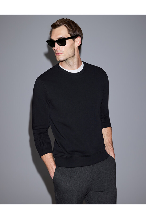 Black Regular Fit Basic Sweatshirt 50334023-Vr046