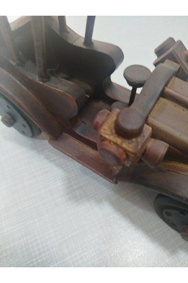Ahşap model araba