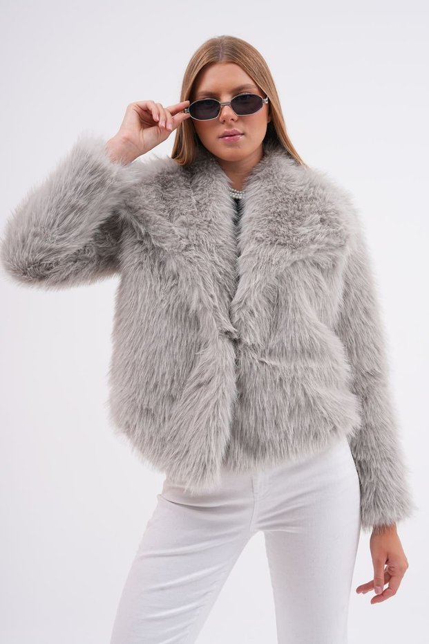 Wide Collar Feathered Jacket