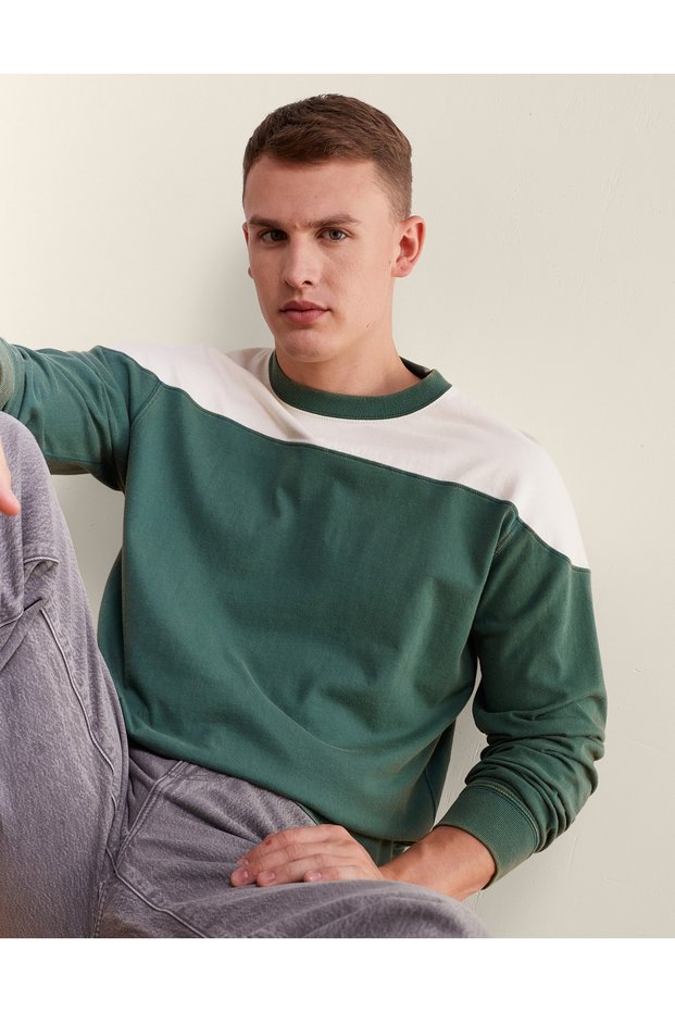 AE Relaxed Fit Long-Sleeve Sport T-Shirt
