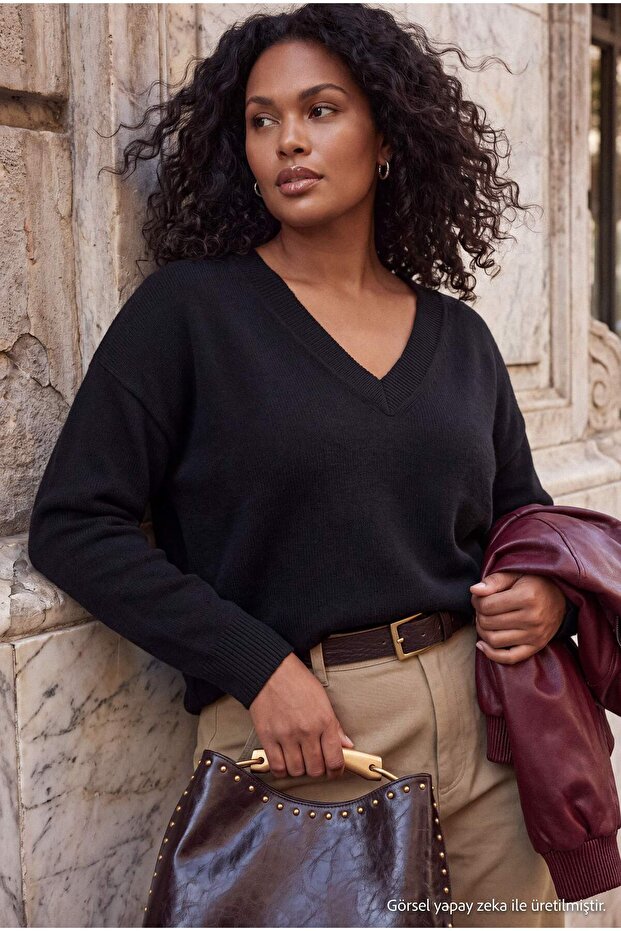 Wardrobe Essentials Black V-Neck Soft Touch Knitwear Large Size Sweater Tbbaw27An00079