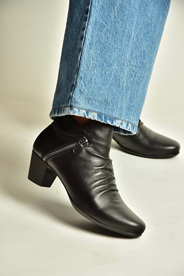 Z324850803 Black Genuine Leather Thick Low Heeled Women's Boots