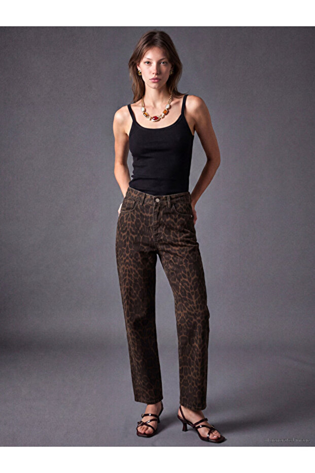 Esvab • Modern & Distinctive Arina Straight Jean