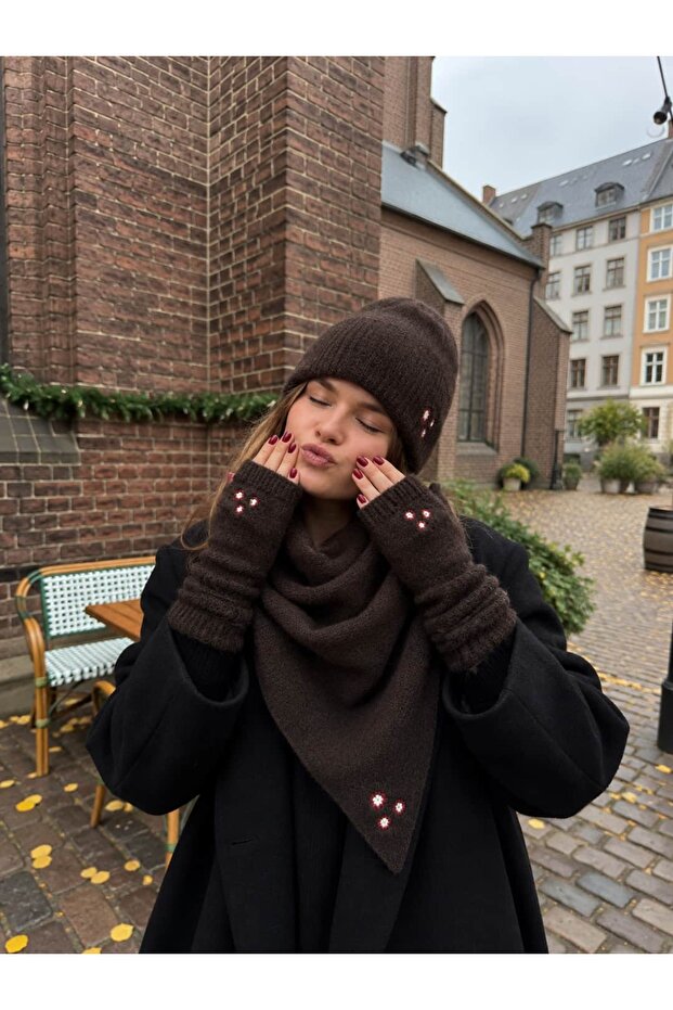 Flower Embroidered Scarf-Beret-Gloves Set