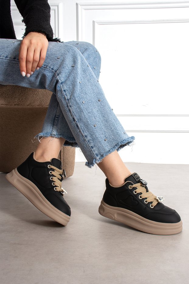 Guja-421 Thick Sole Buckle Detailed Sports Shoes