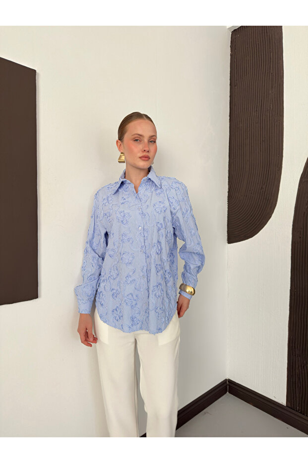 Embossed Motif Shirt | F2155