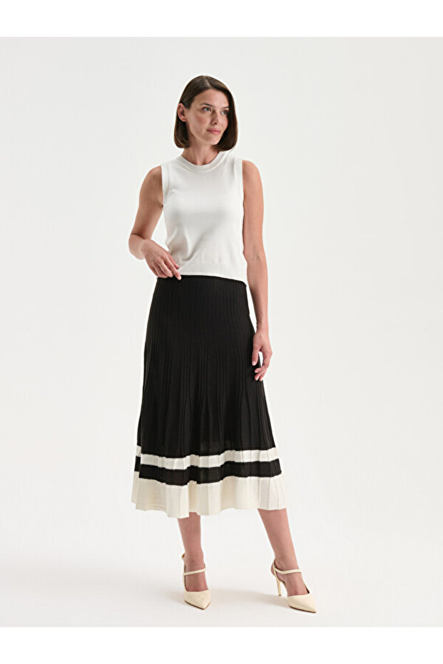 Esvab • Modern & Distinctive Striped Pleated Knit Skirt with Waist Cord