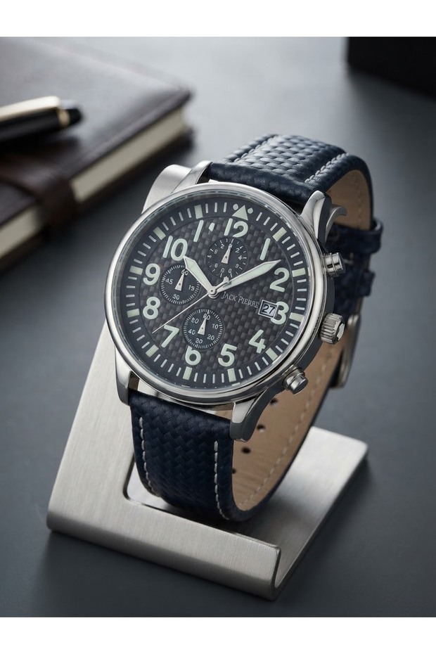 Midnight Pilot (Represents the Dark Dial and Nighttime Elegance)