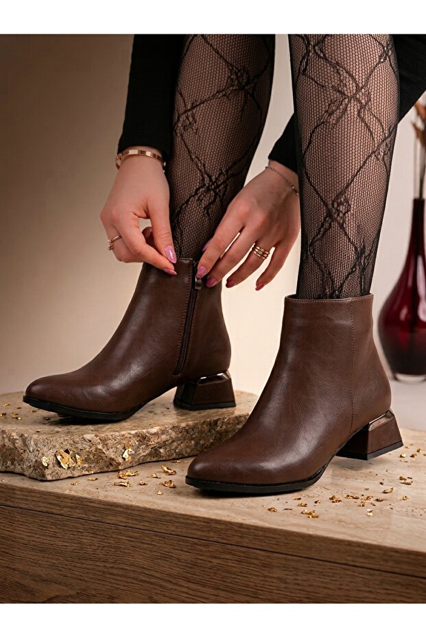 501 Women's Bitter Brown Plain Daily Boots with Stylish and Comfortable Silver Detail