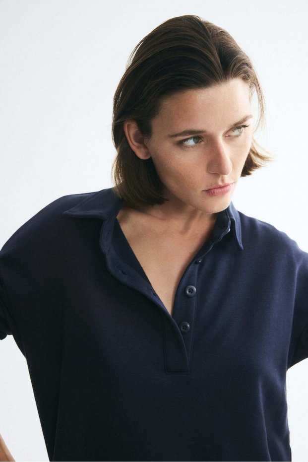 Collared sweatshirt