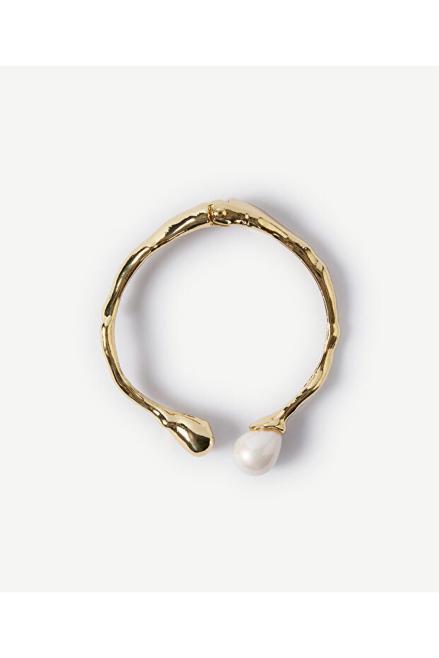 Pearl Detailed Handcuff Bracelet
