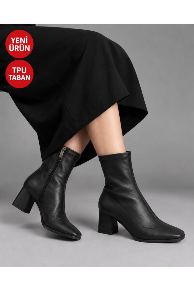 Black Leather Blunt Toe Center Stitched Heeled Boots (7cm)