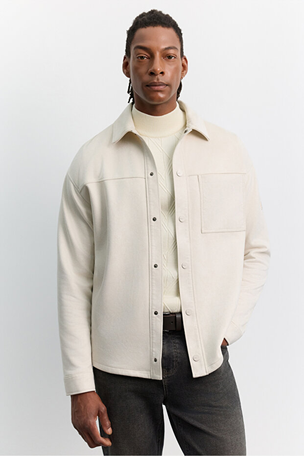 Men's Beige Classic Collar Buttoned Front Two Pockets Suede Boxy Fit Shirt Jacket A62Y6017