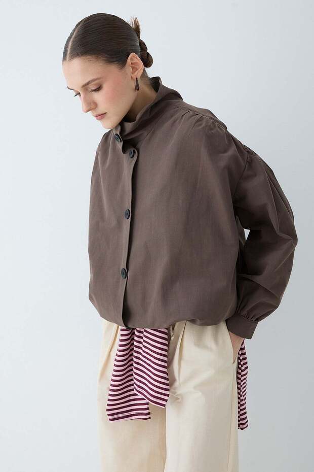 Women's Stand Collar Buttoned Elastic Short Coat with Gathered Detail - Brown
