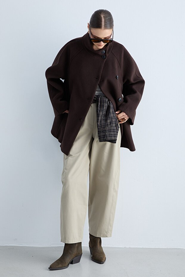 Women's Stand Collar Buttoned Oversize Coat Wide Sleeves Pocket Detailed Short Winter Coat - Brown