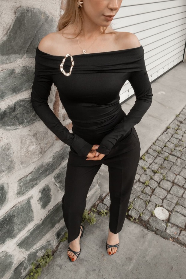 Off-Shoulder Long Sleeve Blouse