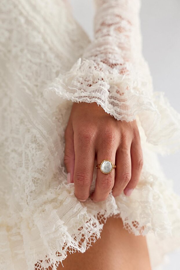Ellipse Baroque Pearl Ring