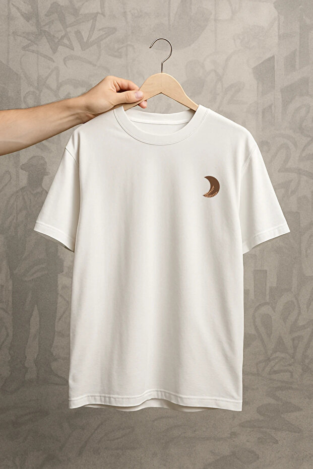 'Half Moon' Beyaz Oversize Tişört